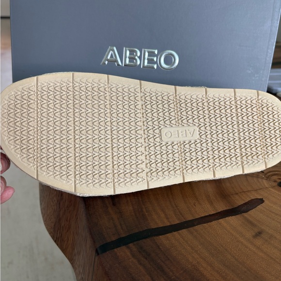 Abeo Tan Sandals Comfortable Slingback Design - Picture 2 of 2